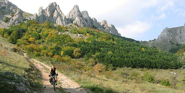 Two big formations – Flat Crimea and Crimean Mountain with Southern coast line are divided into a row of regions because of difficult relief and big irregularity of coast. Each of them is interesting for MTB tourist in its own way, excluding only central part of Crimea.