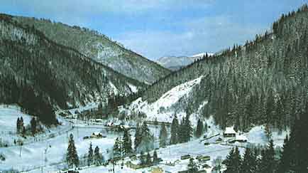 The most popular ski lodges and resorts are Dragobrat, Slavskoe, Bukovel, Podobovets, Vorokhta, Yablonitsa, Krasya, Tysovets, Sinyak.